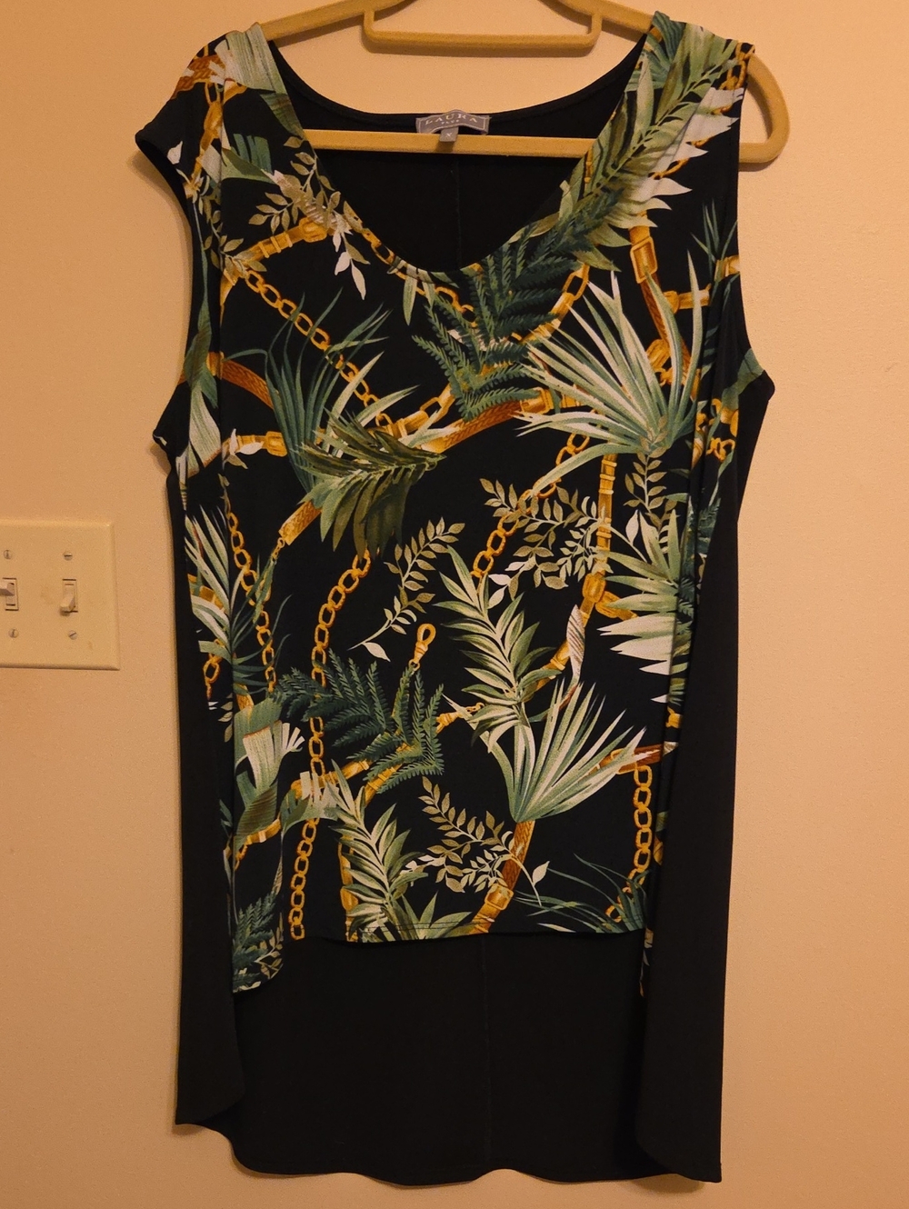 Sleeveless Black Tropical Chain-Print Tank Top